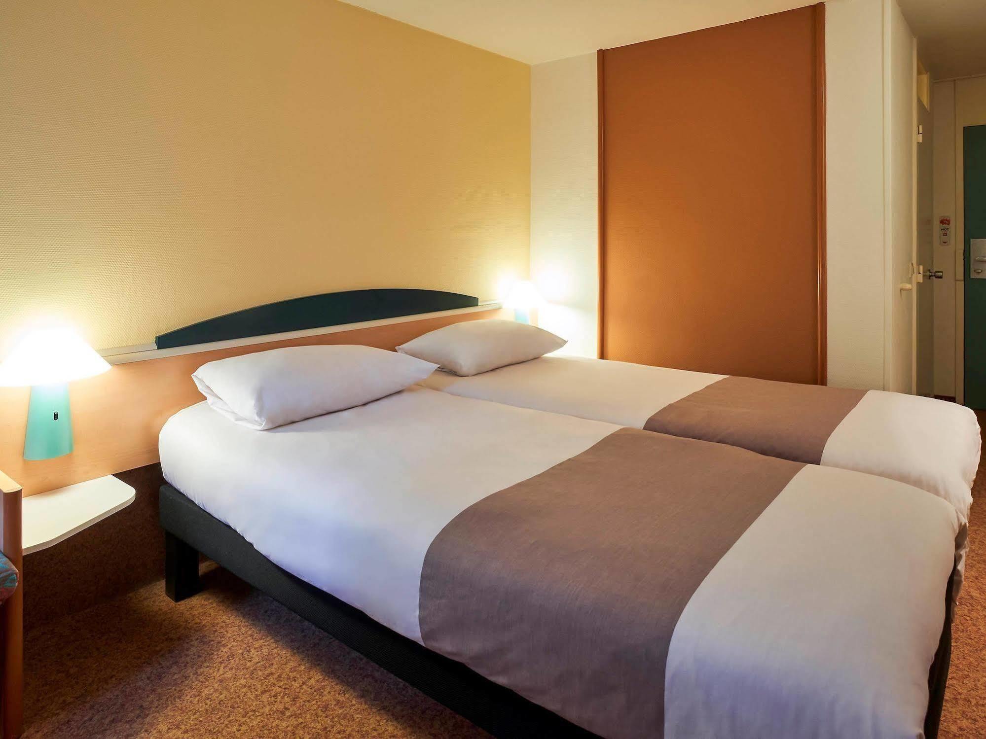 ibis Tilburg Hotel Bagian luar foto