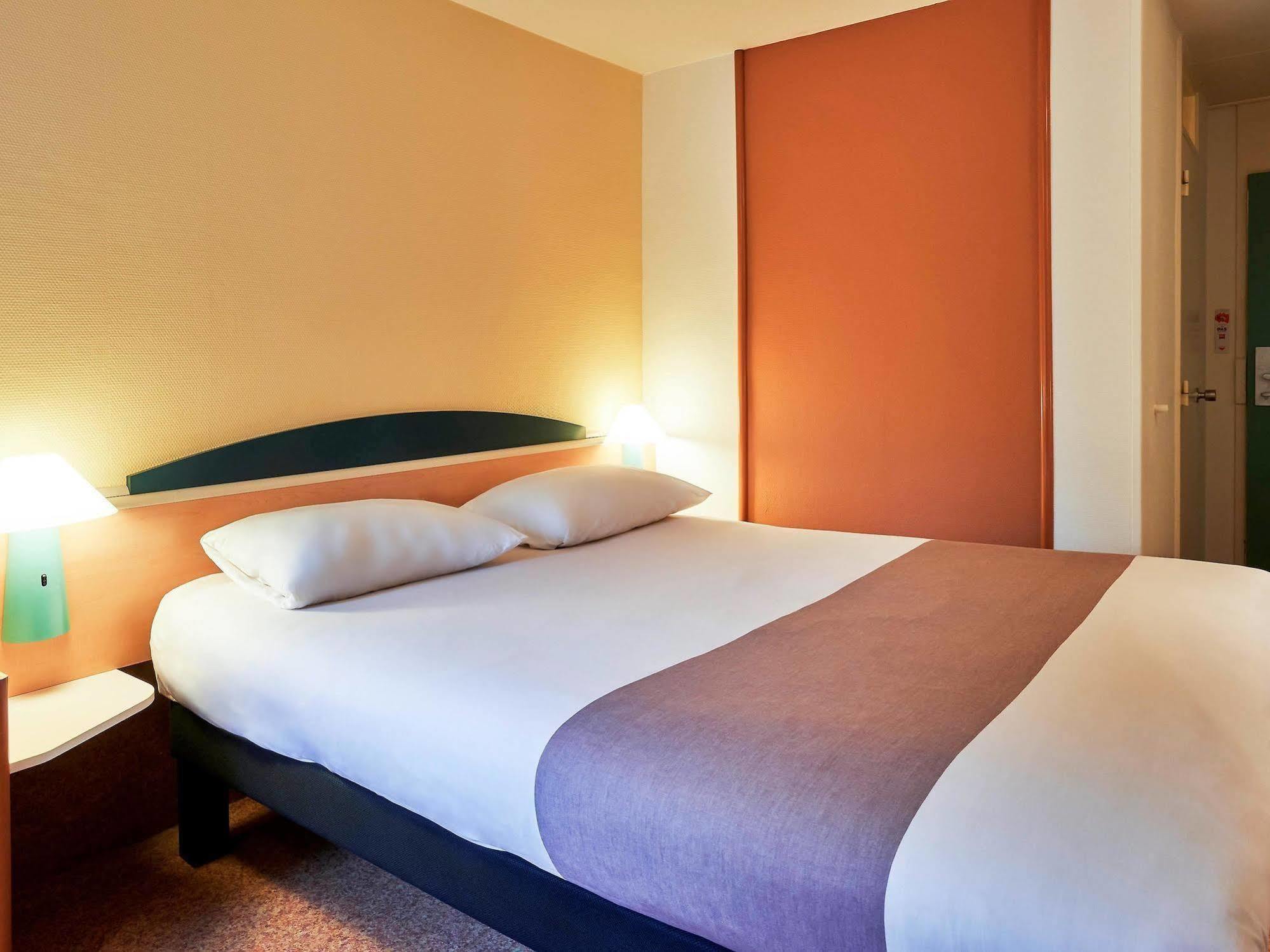 ibis Tilburg Hotel Bagian luar foto